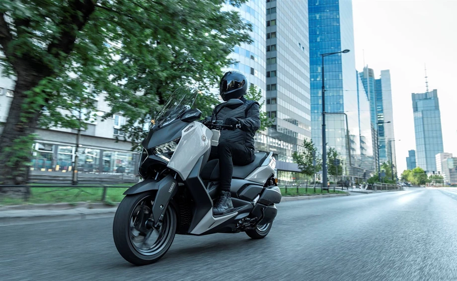 Verleihmotorrad Yamaha XMAX 300 Tech MAX+ vom Händler MotoYama GmbH Bild 2: Verleihmotorrad Yamaha XMAX 300 Tech MAX+ vom Händler MotoYama GmbH