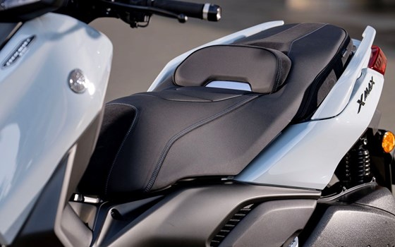 Verleihmotorrad Yamaha XMAX 300 Tech MAX+ vom Händler MotoYama GmbH - Bild 9 Verleihmotorrad Yamaha XMAX 300 Tech MAX+ vom Händler MotoYama GmbH - Bild 9