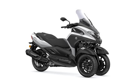 Leihmotorrad Yamaha Tricity 300