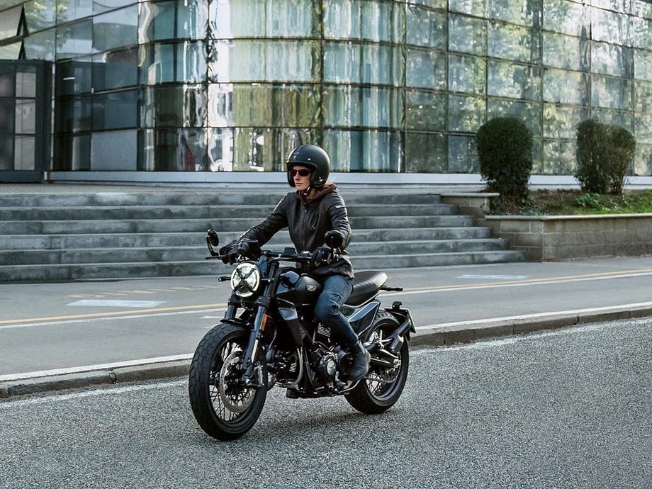 Verleihmotorrad Ducati Scrambler Nightshift vom Händler Ducati Hamburg  Bild 12: Verleihmotorrad Ducati Scrambler Nightshift vom Händler Ducati Hamburg