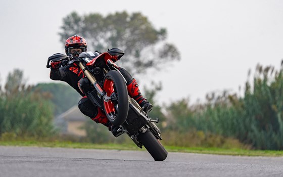 Verleihmotorrad Ducati Hypermotard 698 Mono vom Händler Ducati Hamburg  - Bild 5 Verleihmotorrad Ducati Hypermotard 698 Mono vom Händler Ducati Hamburg  - Bild 5