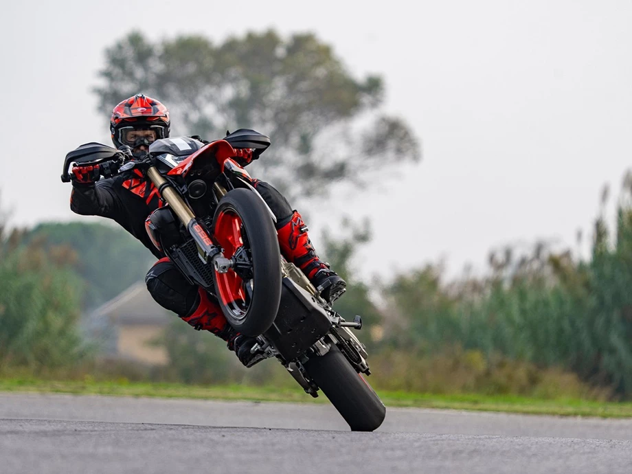 Verleihmotorrad Ducati Hypermotard 698 Mono vom Händler Ducati Hamburg  Bild 5: Verleihmotorrad Ducati Hypermotard 698 Mono vom Händler Ducati Hamburg