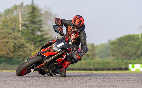 Verleihmotorrad Ducati Hypermotard 698 Mono vom Händler Ducati Hamburg  - Bild 7 Verleihmotorrad Ducati Hypermotard 698 Mono vom Händler Ducati Hamburg  - Bild 7