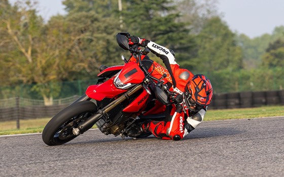 Verleihmotorrad Ducati Hypermotard 698 Mono vom Händler Ducati Hamburg  - Bild 9 Verleihmotorrad Ducati Hypermotard 698 Mono vom Händler Ducati Hamburg  - Bild 9