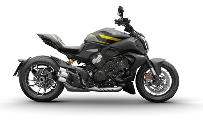 Leihmotorrad Ducati Diavel V4