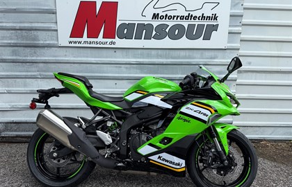 Leihmotorrad Kawasaki Ninja ZX-4RR