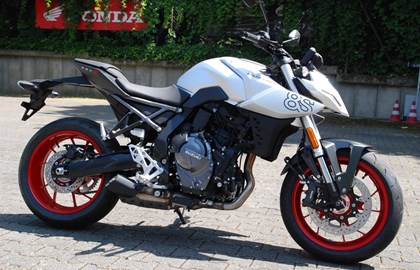 Leihmotorrad Suzuki GSX-8S