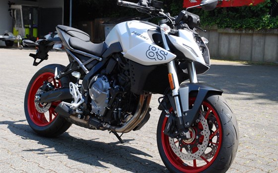 Verleihmotorrad Suzuki GSX-8S vom Händler Motorrad Kröber - Bild 2 Verleihmotorrad Suzuki GSX-8S vom Händler Motorrad Kröber - Bild 2