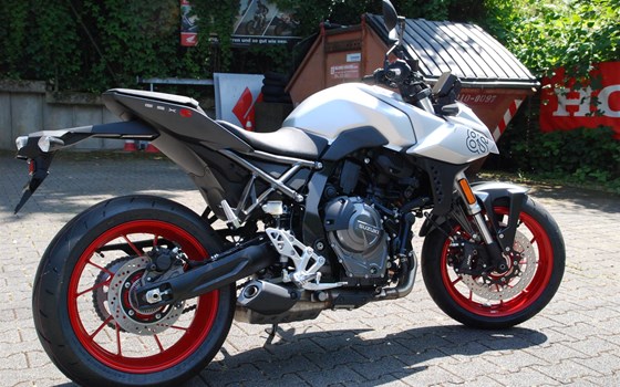 Verleihmotorrad Suzuki GSX-8S vom Händler Motorrad Kröber - Bild 3 Verleihmotorrad Suzuki GSX-8S vom Händler Motorrad Kröber - Bild 3