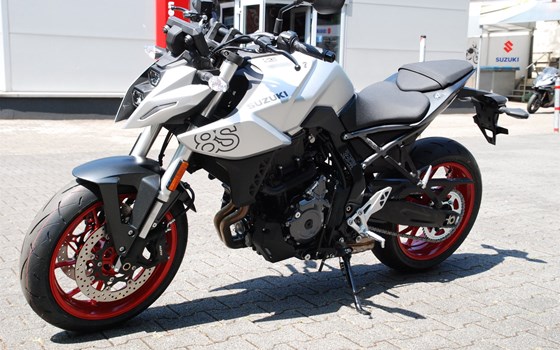 Verleihmotorrad Suzuki GSX-8S vom Händler Motorrad Kröber - Bild 5 Verleihmotorrad Suzuki GSX-8S vom Händler Motorrad Kröber - Bild 5