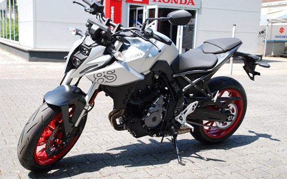 Verleihmotorrad Suzuki GSX-8S vom Händler Motorrad Kröber - Bild 7 Verleihmotorrad Suzuki GSX-8S vom Händler Motorrad Kröber - Bild 7