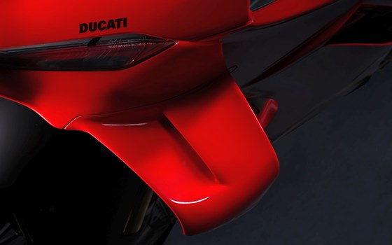 Verleihmotorrad Ducati Panigale V4 vom Händler DUCATI München Parsdorf DWM Performance Center GmbH - Bild 4 Verleihmotorrad Ducati Panigale V4 vom Händler DUCATI München Parsdorf DWM Performance Center GmbH - Bild 4