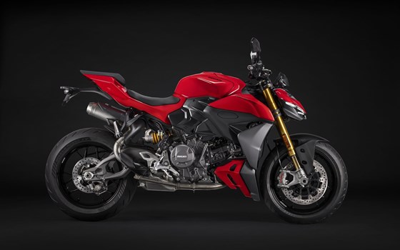 Verleihmotorrad Ducati Streetfighter V2 S vom Händler März Motorradhandel GmbH - Bild 4 Verleihmotorrad Ducati Streetfighter V2 S vom Händler März Motorradhandel GmbH - Bild 4