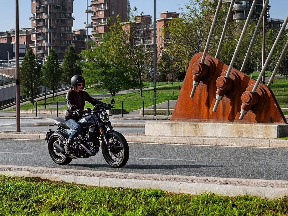 Verleihmotorrad Ducati Scrambler Nightshift vom Händler März Motorradhandel GmbH Bild 13: Verleihmotorrad Ducati Scrambler Nightshift vom Händler März Motorradhandel GmbH