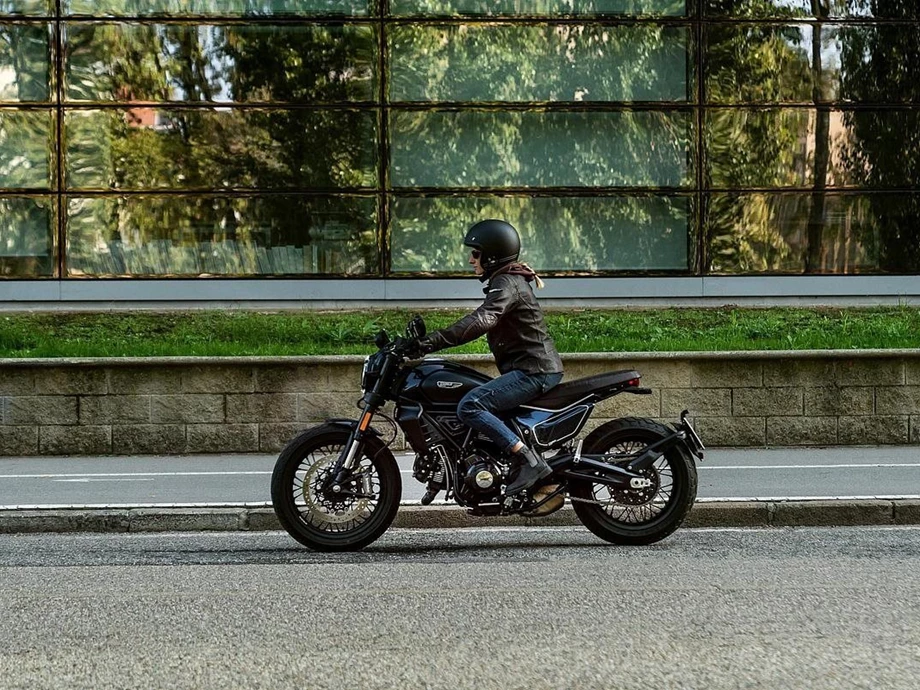 Verleihmotorrad Ducati Scrambler Nightshift vom Händler März Motorradhandel GmbH Bild 2: Verleihmotorrad Ducati Scrambler Nightshift vom Händler März Motorradhandel GmbH