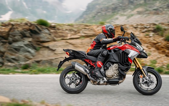 Verleihmotorrad Ducati Multistrada V4 Pikes Peak vom Händler März Motorradhandel GmbH - Bild 2 Verleihmotorrad Ducati Multistrada V4 Pikes Peak vom Händler März Motorradhandel GmbH - Bild 2