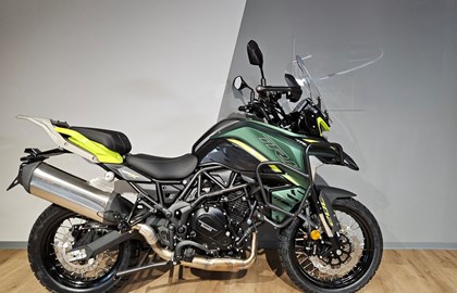 Leihmotorrad Benelli TRK 702