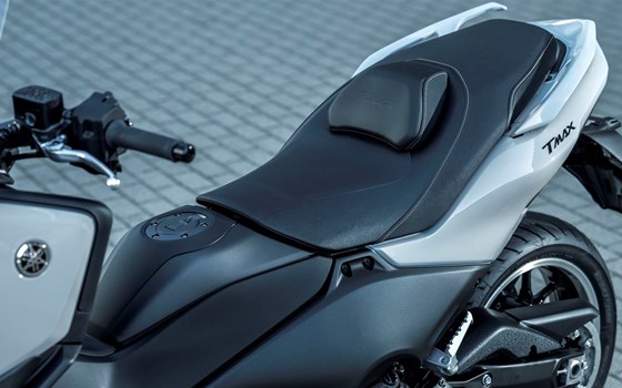 Verleihmotorrad Yamaha TMAX Tech MAX vom Händler Motorpark Schrembs - Bild 14 Verleihmotorrad Yamaha TMAX Tech MAX vom Händler Motorpark Schrembs - Bild 14