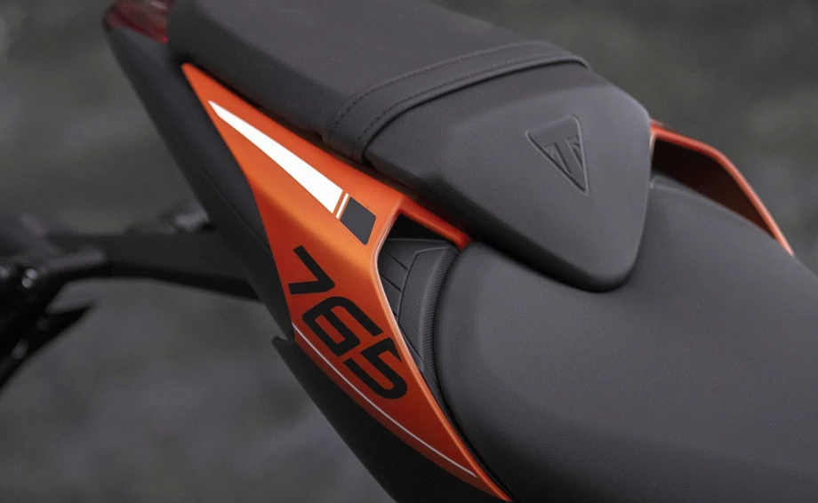 Verleihmotorrad Triumph Street Triple 765 R A2 vom Händler Motorrad-Shop Kuhnert Bild 5: Verleihmotorrad Triumph Street Triple 765 R A2 vom Händler Motorrad-Shop Kuhnert