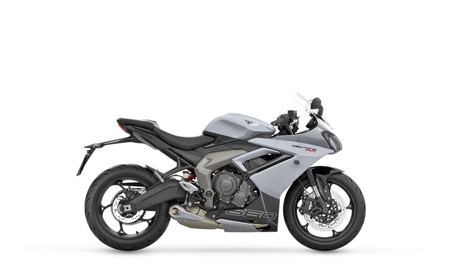 Verleihmotorrad Triumph Daytona 660 vom Händler Motorrad-Shop Kuhnert Bild 16: Verleihmotorrad Triumph Daytona 660 vom Händler Motorrad-Shop Kuhnert