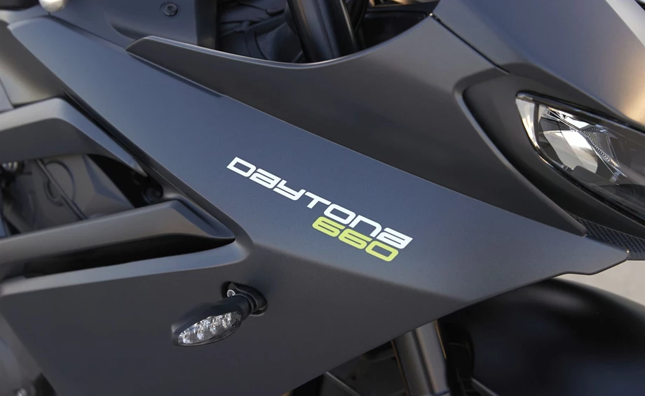 Verleihmotorrad Triumph Daytona 660 vom Händler Motorrad-Shop Kuhnert Bild 7: Verleihmotorrad Triumph Daytona 660 vom Händler Motorrad-Shop Kuhnert