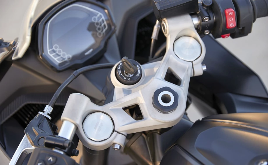 Verleihmotorrad Triumph Daytona 660 vom Händler Motorrad-Shop Kuhnert Bild 8: Verleihmotorrad Triumph Daytona 660 vom Händler Motorrad-Shop Kuhnert
