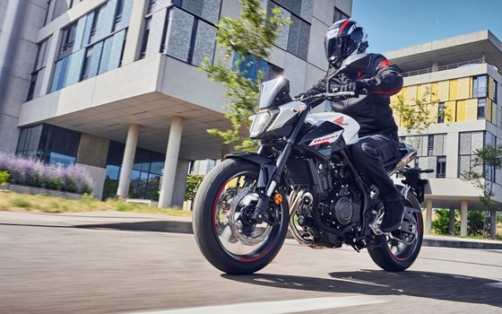 Verleihmotorrad Honda CB500 Hornet vom Händler GST Berlin Dreilinden GmbH - Bild 30 Verleihmotorrad Honda CB500 Hornet vom Händler GST Berlin Dreilinden GmbH - Bild 30