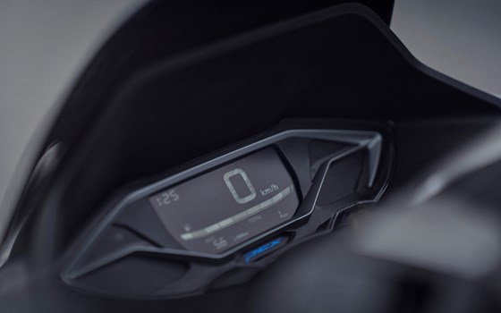 Verleihmotorrad Honda PCX125 vom Händler GST Berlin Dreilinden GmbH - Bild 6 Verleihmotorrad Honda PCX125 vom Händler GST Berlin Dreilinden GmbH - Bild 6