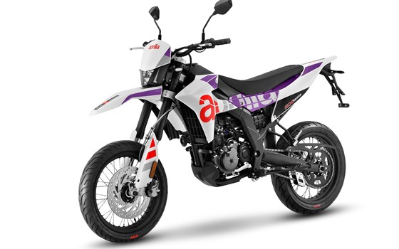Verleihmotorrad Aprilia SX 125 vom Händler derMotorradladen.de by Exakta GmbH - Bild 2 Verleihmotorrad Aprilia SX 125 vom Händler derMotorradladen.de by Exakta GmbH - Bild 2