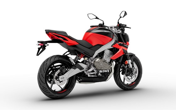 Verleihmotorrad Aprilia Tuono 457 vom Händler derMotorradladen.de by Exakta GmbH - Bild 4 Verleihmotorrad Aprilia Tuono 457 vom Händler derMotorradladen.de by Exakta GmbH - Bild 4