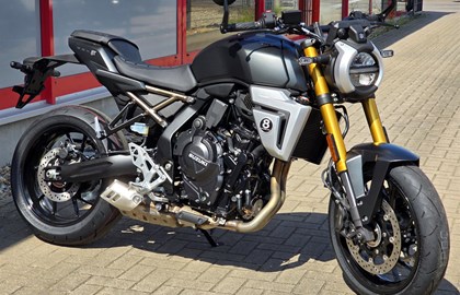 Leihmotorrad Suzuki GSX-8T
