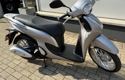 Leihmotorrad Honda SH Mode 125