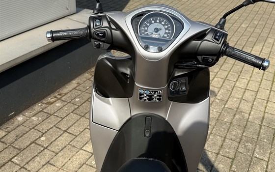 Verleihmotorrad Honda SH Mode 125 vom Händler Motorrad Kröber - Bild 4 Verleihmotorrad Honda SH Mode 125 vom Händler Motorrad Kröber - Bild 4