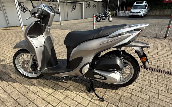 Verleihmotorrad Honda SH Mode 125 vom Händler Motorrad Kröber - Bild 7 Verleihmotorrad Honda SH Mode 125 vom Händler Motorrad Kröber - Bild 7