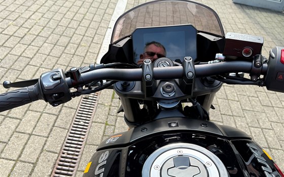 Verleihmotorrad Suzuki GSX-8TT vom Händler Motorrad Kröber - Bild 8 Verleihmotorrad Suzuki GSX-8TT vom Händler Motorrad Kröber - Bild 8