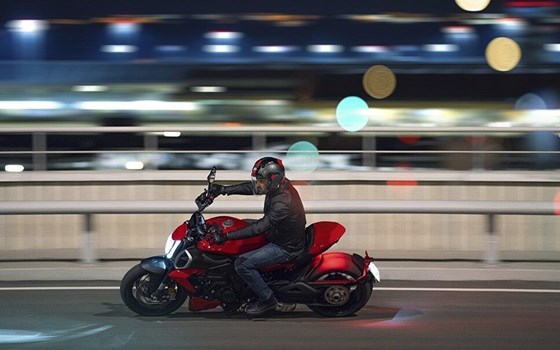 Verleihmotorrad Ducati Diavel V4 vom Händler MOTO WARMUTH GMBH - Bild 7