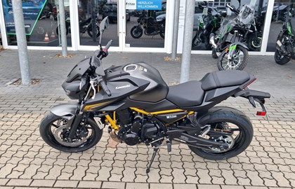 Leihmotorrad Kawasaki Z650 S