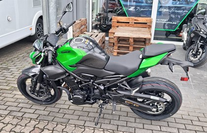 Leihmotorrad Kawasaki Z900