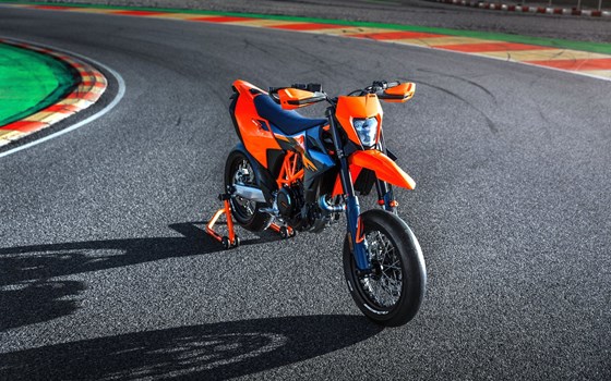 Verleihmotorrad KTM 690 SMC R vom Händler Motorrad Kiermaier GbR - Bild 14