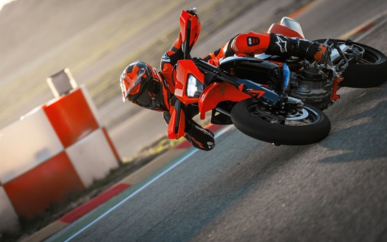 Verleihmotorrad KTM 690 SMC R vom Händler Motorrad Kiermaier GbR - Bild 3