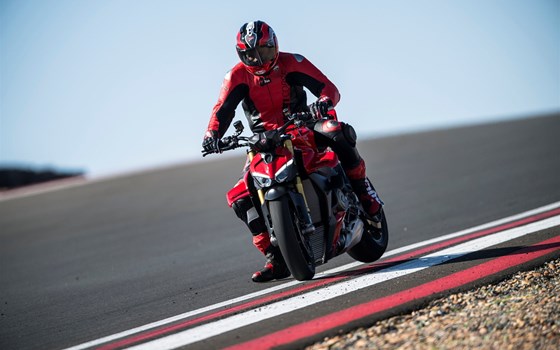 Verleihmotorrad Ducati Streetfighter V4 S vom Händler Motorpark Schrembs - Bild 10