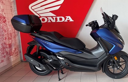 Leihmotorrad Honda Forza 125
