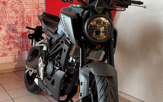 Verleihmotorrad Honda CB125R vom Händler Motorradhaus R. & V. Krapp OHG - Bild 4