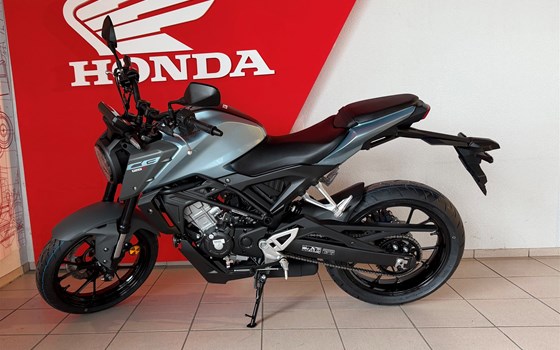 Verleihmotorrad Honda CB125R vom Händler Motorradhaus R. & V. Krapp OHG - Bild 2