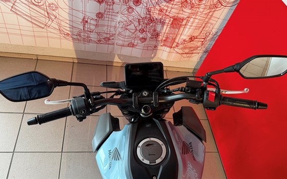 Verleihmotorrad Honda CB125R vom Händler Motorradhaus R. & V. Krapp OHG - Bild 8