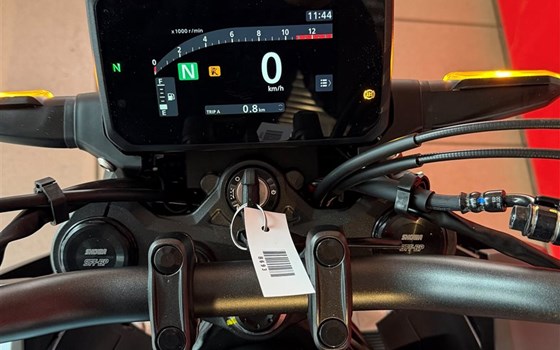 Verleihmotorrad Honda CB125R vom Händler Motorradhaus R. & V. Krapp OHG - Bild 9