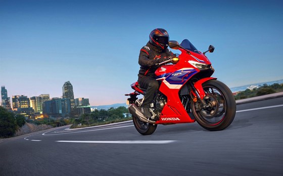 Verleihmotorrad Honda CBR500R vom Händler Motorrad Center Schmitz - Peters GmbH - Bild 13