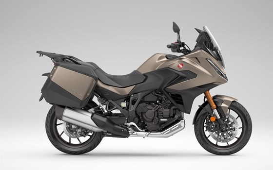 Verleihmotorrad Honda NT1100 DCT Electronic Suspension vom Händler Motorrad Center Schmitz - Peters GmbH - Bild 1