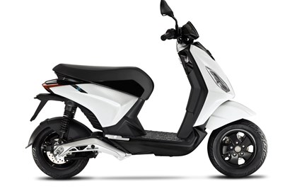 Leihmotorrad Piaggio 1 Active