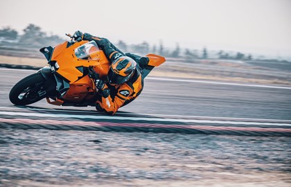Leihmotorrad KTM 990 RC R